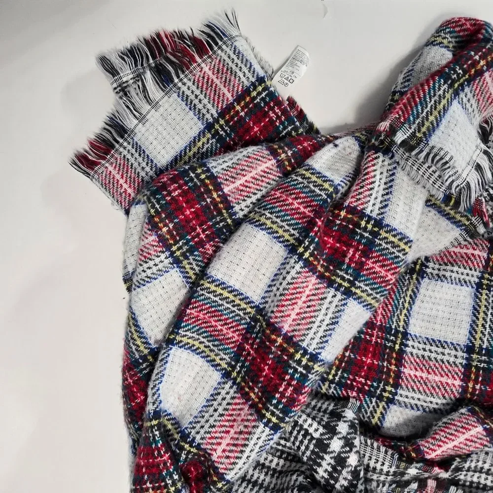 Old Navy plaid print blanket scarf